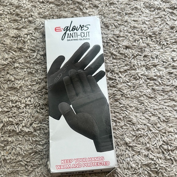 E-Gloves Anti-Cut Skating Gloves - Picture 1 of 1